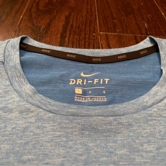 (New with tag) Nike DriFit Workout - Running Extra Light Shirt - Picture 7 of 9